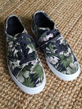 Vans leaf/flower sneakers
